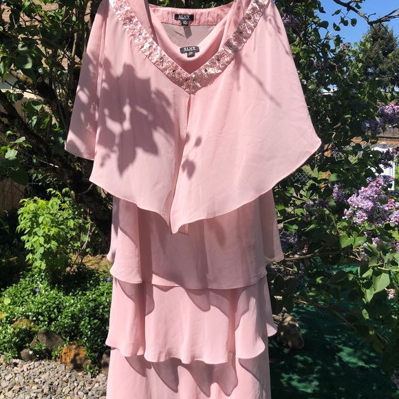 SL Fashions SZ 22W pink tiered chiffon dress - Picture 3 of 7